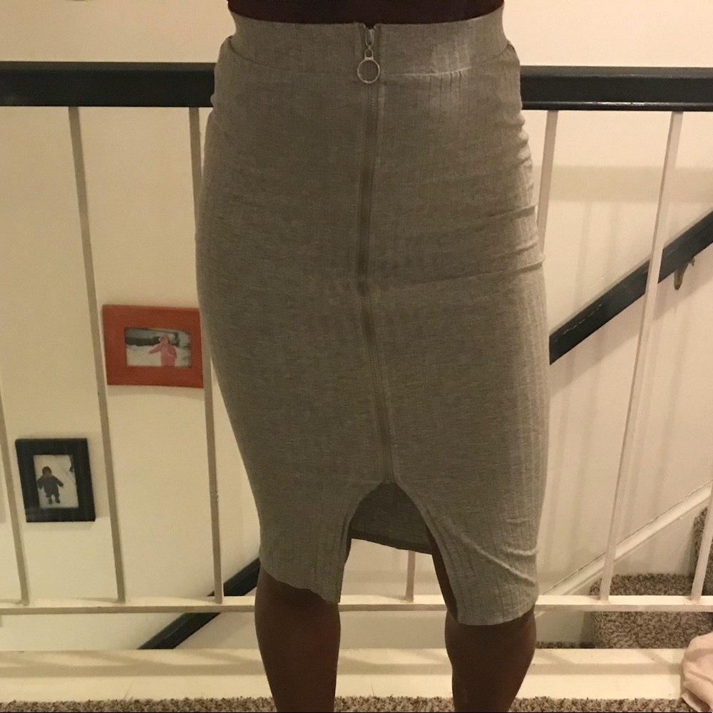 grey pencil skirt